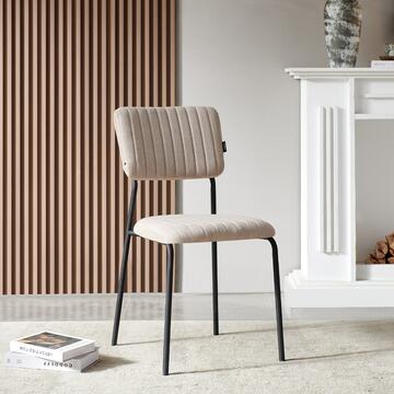 Sedia Moderna Plinia Beige 53x43 h84 cm con Gambe in Metallo Nero Opaco